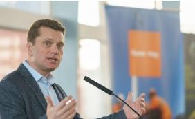 Iestyn Davies Rostrum Picture Casual.jpg